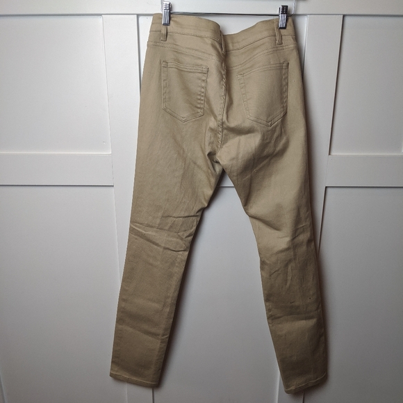 Classic skinny jeans. - Picture 2 of 7